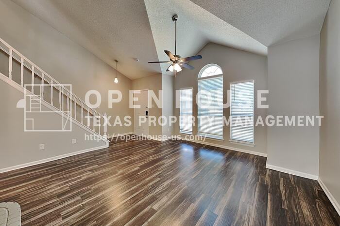 3313 Stone Bridge Dr - Photo 4 of 22