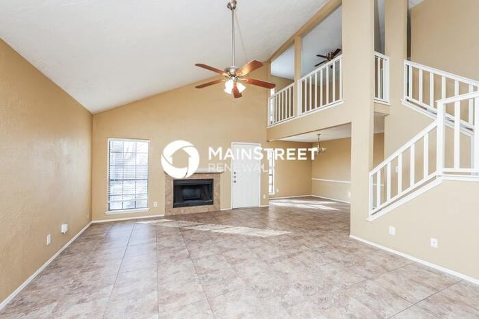 1513 Colborne Dr - Photo 4 of 18