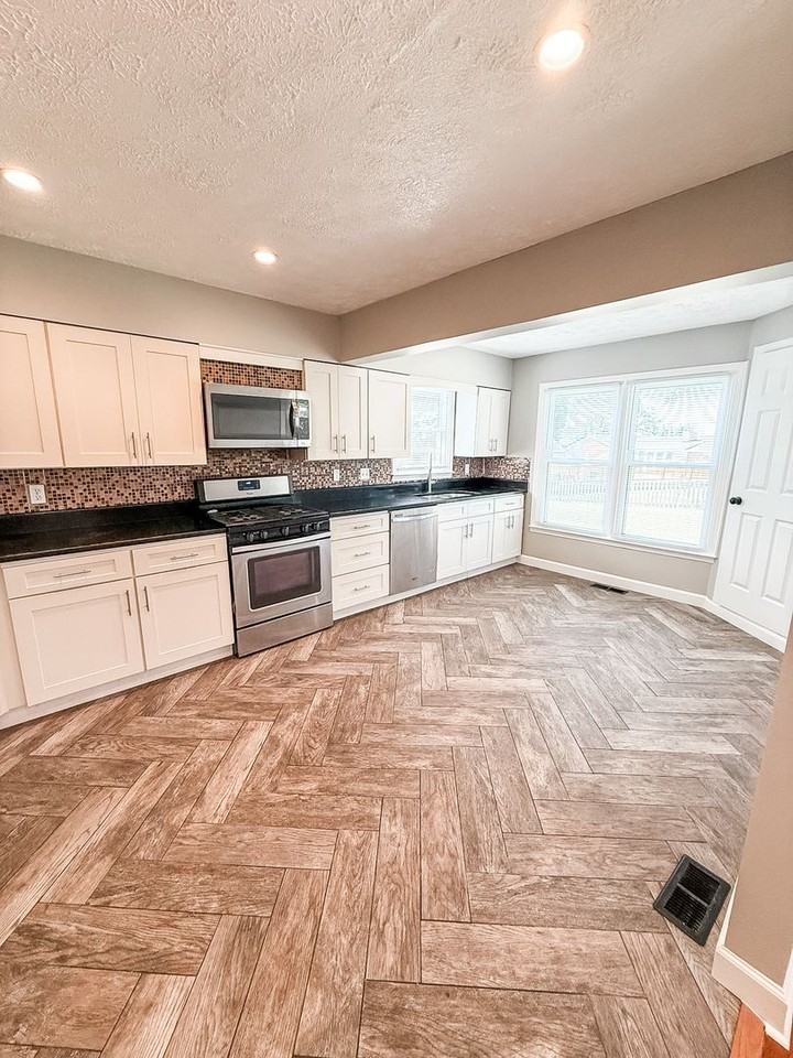 8109 Joshua Rd - Photo 4 of 22