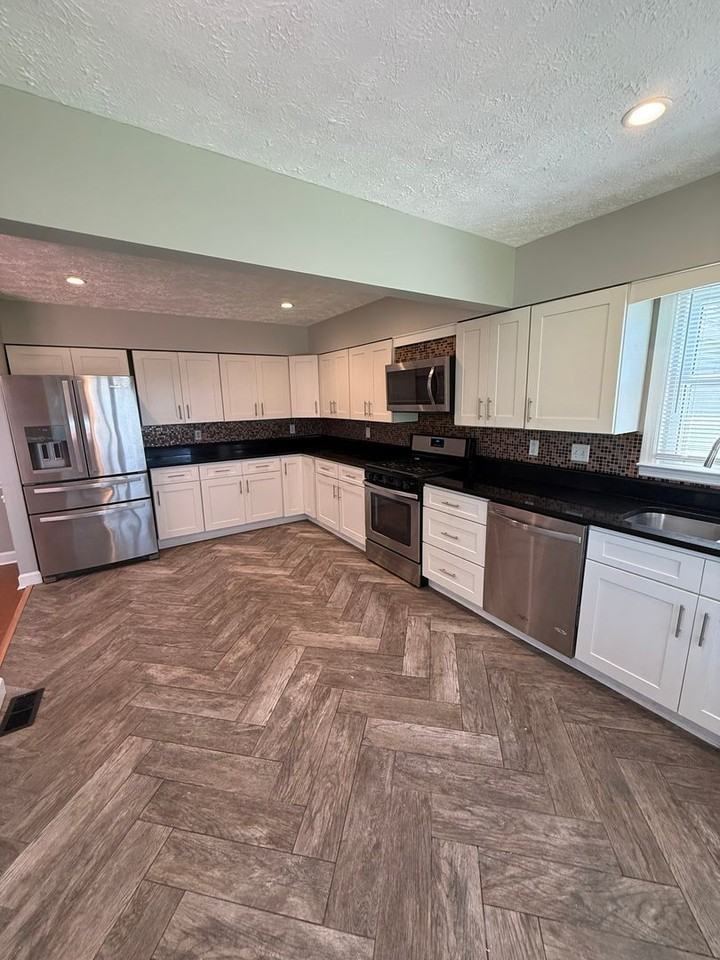 8109 Joshua Rd - Photo 5 of 22