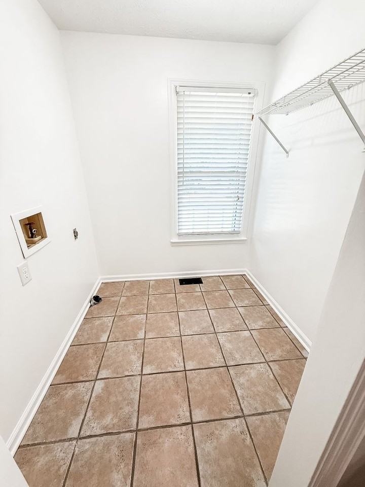 8109 Joshua Rd - Photo 7 of 22