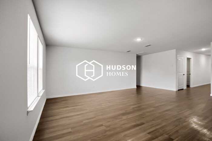 313 Bounding Main St - Photo 3 of 14