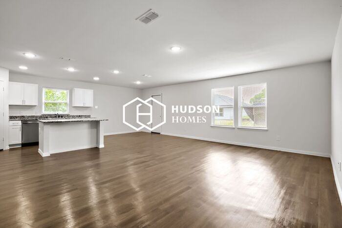 313 Bounding Main St - Photo 6 of 14