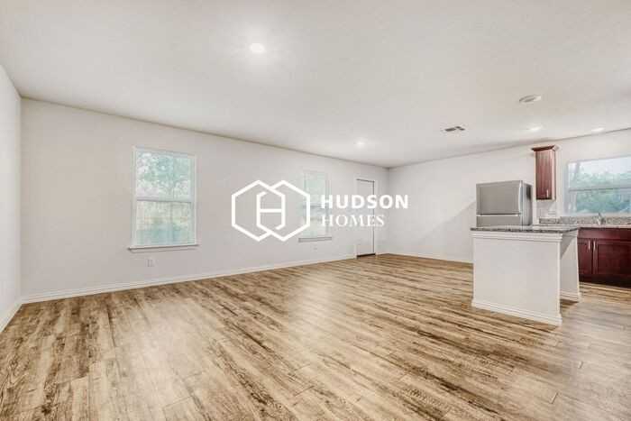1331 Hidalgo St - Photo 3 of 14