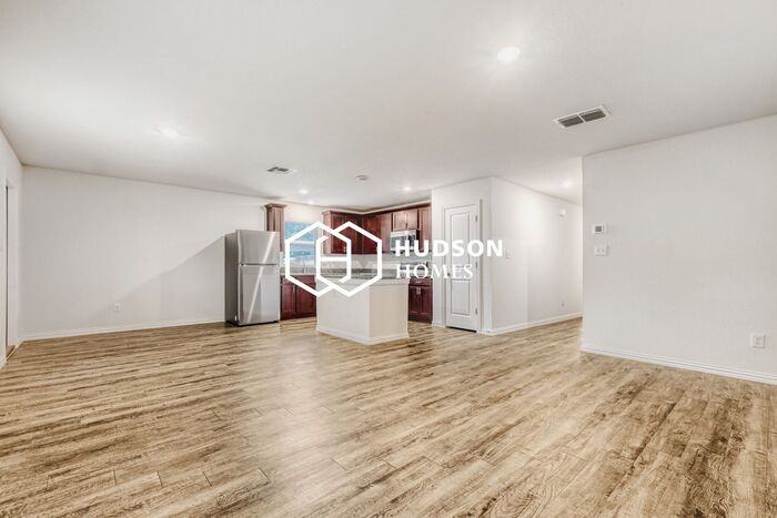 1331 Hidalgo St - Photo 4 of 14