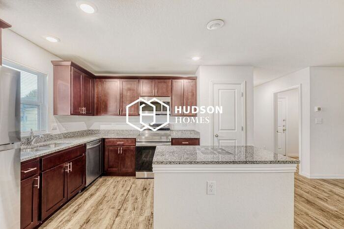 1331 Hidalgo St - Photo 5 of 14