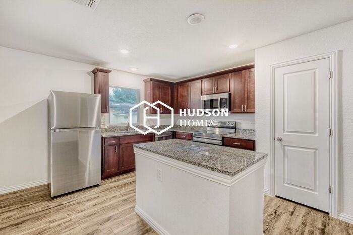 1331 Hidalgo St - Photo 6 of 14