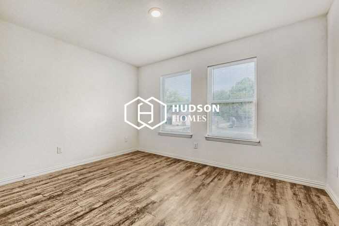 1331 Hidalgo St - Photo 7 of 14