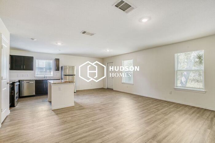 8213 Linda Vista Rd - Photo 4 of 14