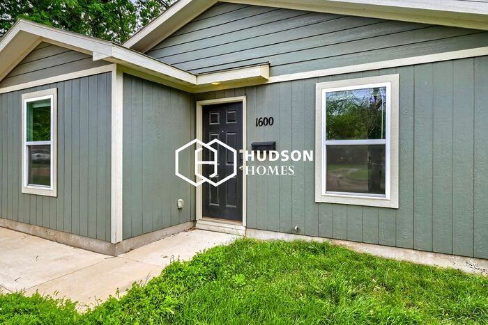 1600 Lucile Ave - Photo 3 of 14