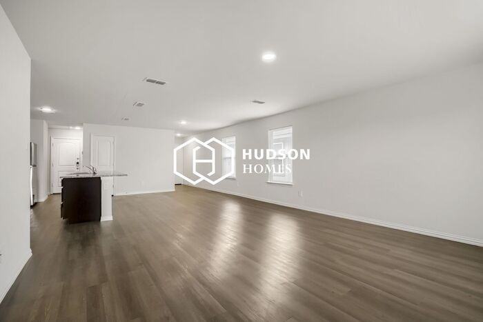 414 Shorty St - Photo 3 of 14
