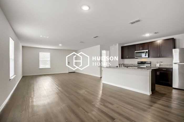 414 Shorty St - Photo 4 of 14
