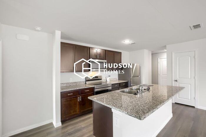 414 Shorty St - Photo 5 of 14