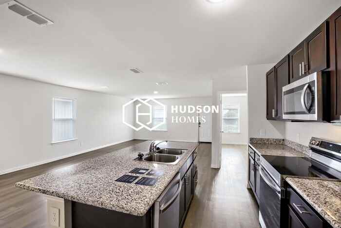 414 Shorty St - Photo 6 of 14