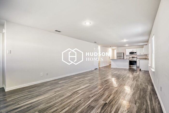 427 Shorty St - Photo 4 of 14