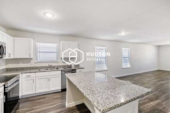 427 Shorty St - Photo 6 of 14