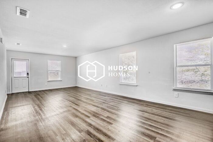 433 Shorty St - Photo 3 of 14