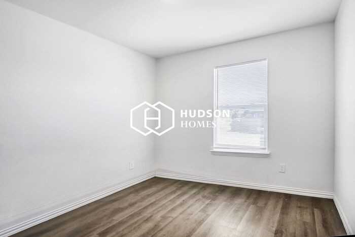 433 Shorty St - Photo 7 of 14