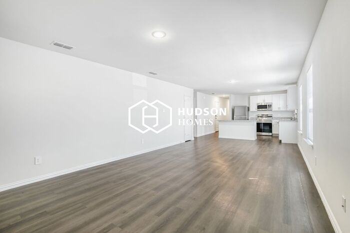 471 Bobbie St - Photo 4 of 14