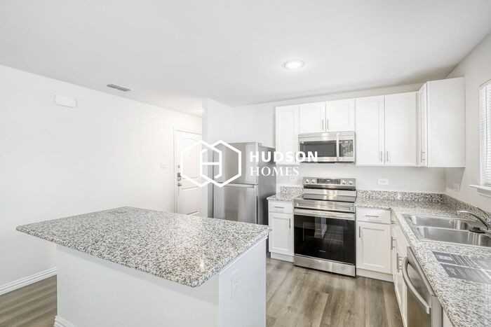 471 Bobbie St - Photo 5 of 14