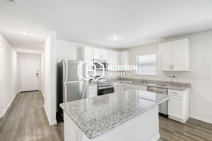 471 Bobbie St - Photo 6 of 14