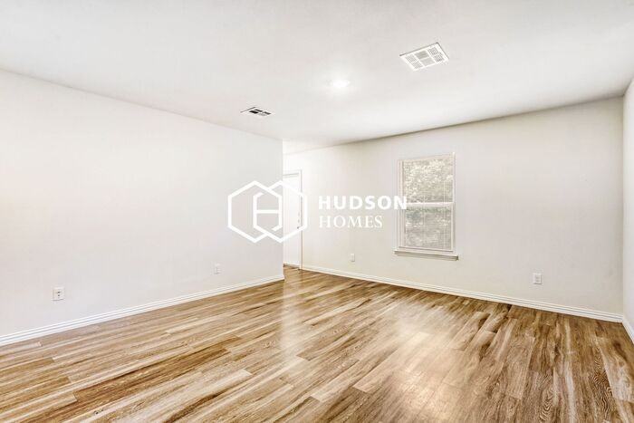 613 S 24th St - Photo 3 of 14