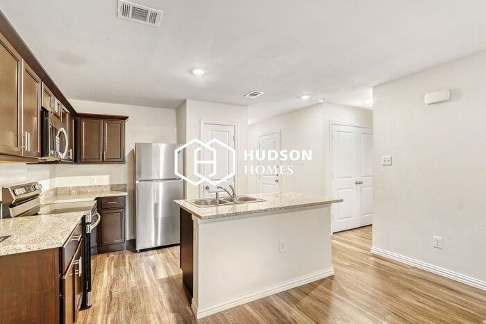 613 S 24th St - Photo 5 of 14
