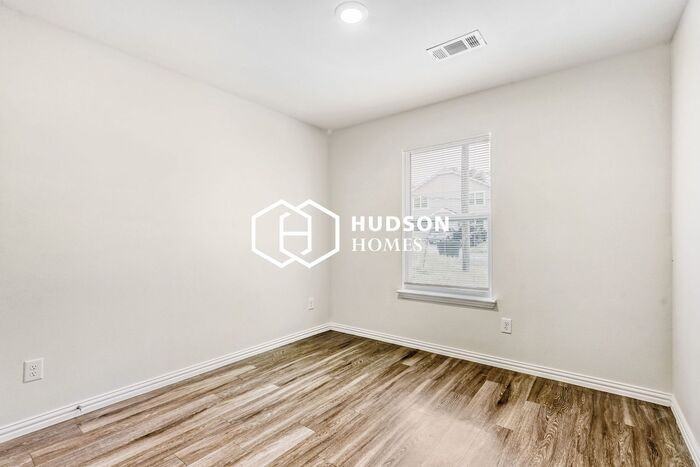 613 S 24th St - Photo 7 of 14