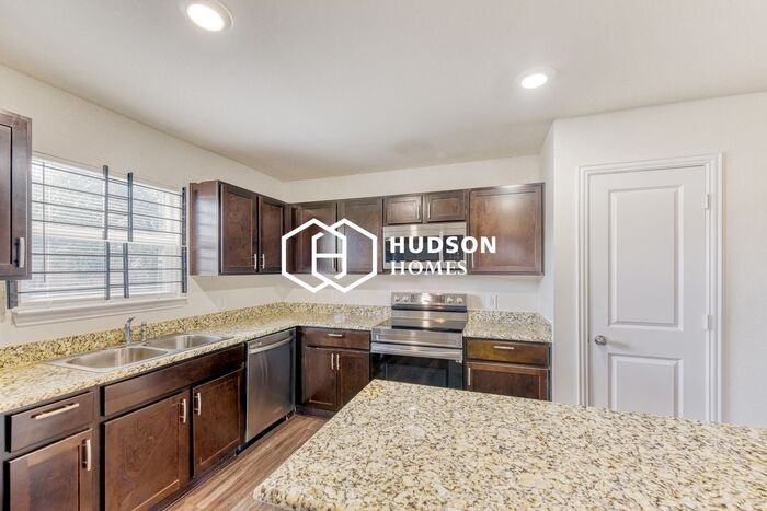 2203 Pearl St - Photo 5 of 14