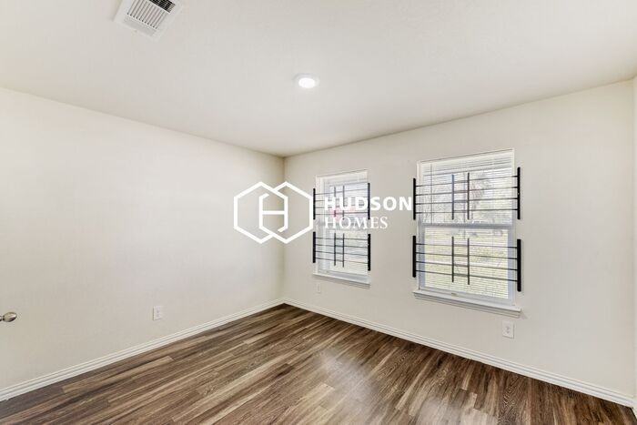 2203 Pearl St - Photo 6 of 14
