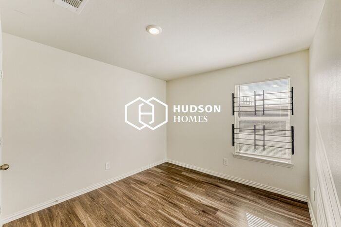 2203 Pearl St - Photo 7 of 14