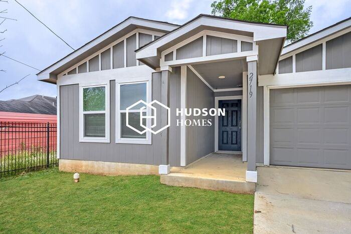 2719 Bermuda Dr - Photo 3 of 16