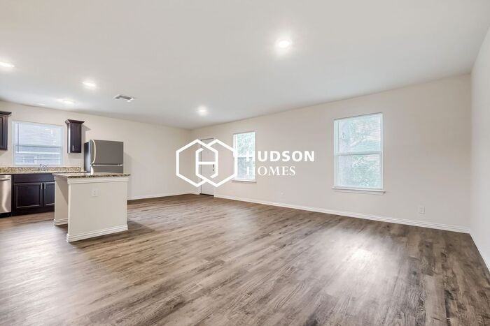2719 Bermuda Dr - Photo 4 of 16