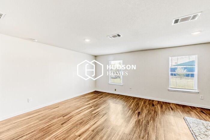 2722 Stallings Dr - Photo 3 of 13