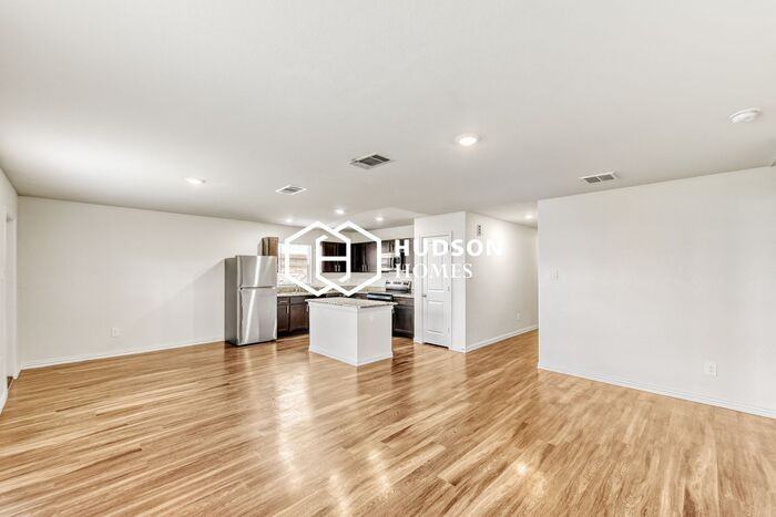2722 Stallings Dr - Photo 4 of 13