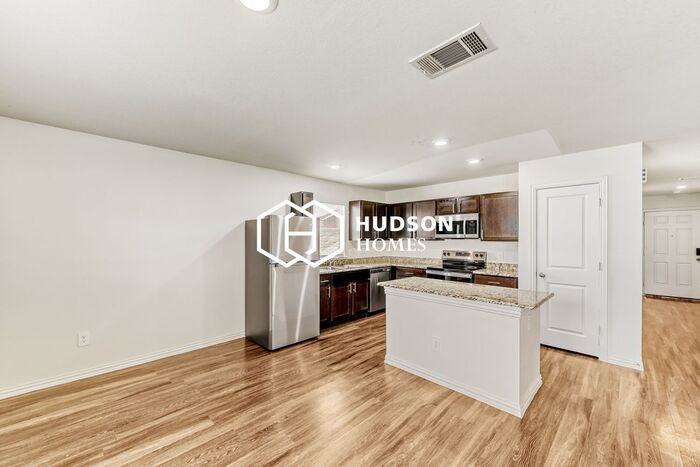 2722 Stallings Dr - Photo 5 of 13