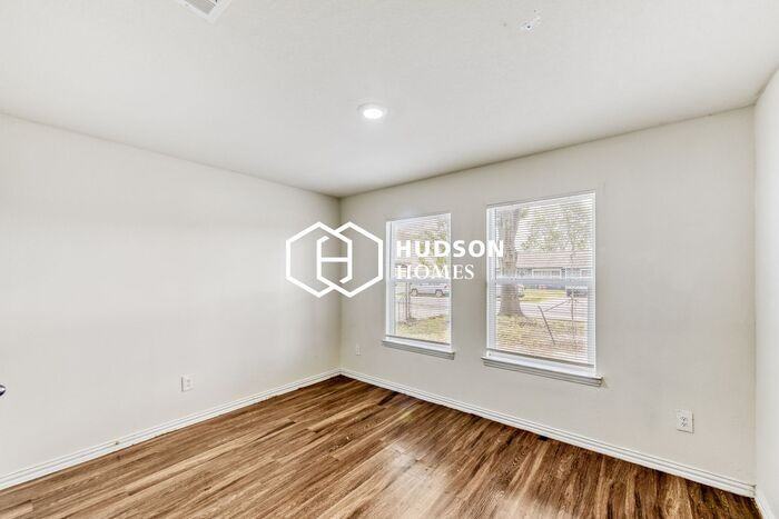 2722 Stallings Dr - Photo 6 of 13