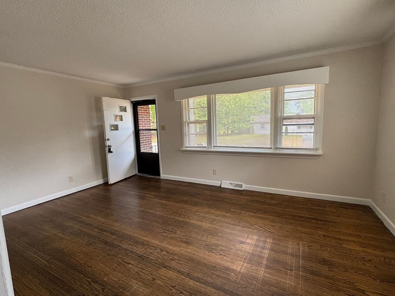 1801 W Meadowview Rd - Photo 2 of 17