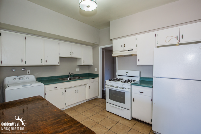 3669 Waikiki Ave - Photo 3 of 12