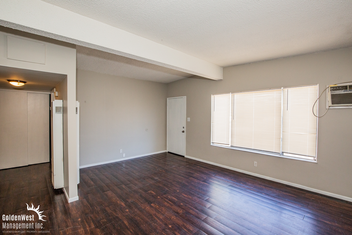 3669 Waikiki Ave - Photo 4 of 12