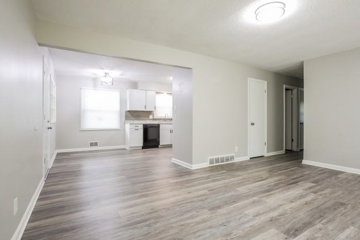 6705 N Indiana Ave - Photo 4 of 12
