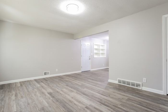 6705 N Indiana Ave - Photo 6 of 12