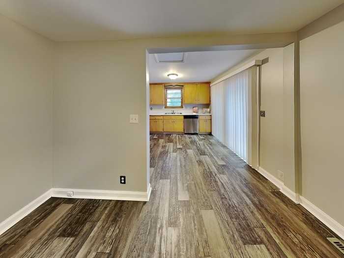 5789 Sunset Rd - Photo 4 of 20