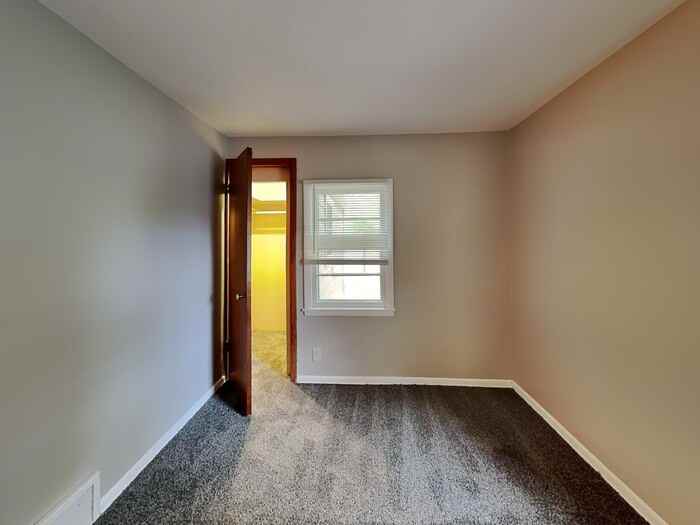 5789 Sunset Rd - Photo 7 of 20