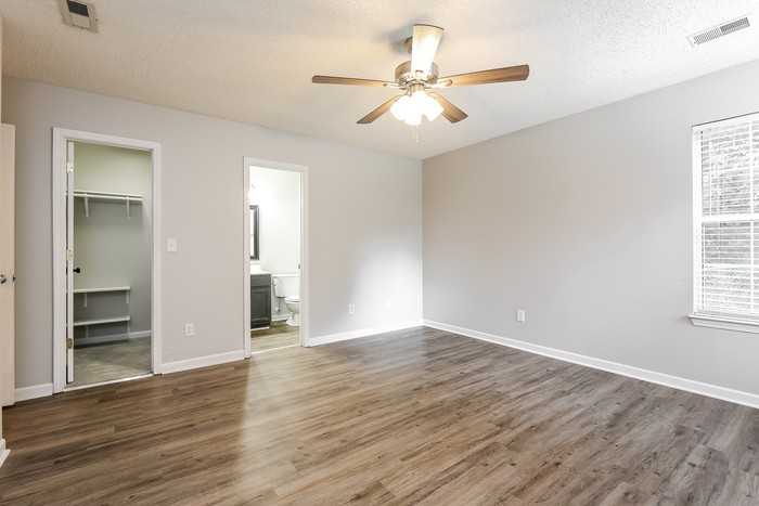 313 Hampton Ridge Dr - Photo 5 of 11