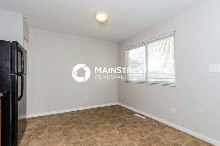 504 Harland Dr - Photo 4 of 16