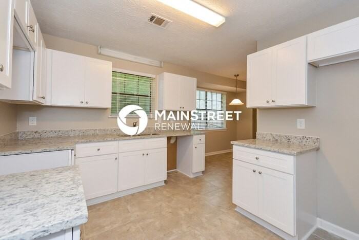 170 Southmoor Cir - Photo 6 of 15