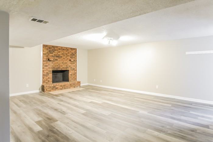 401 Se Westminister Rd - Photo 4 of 9