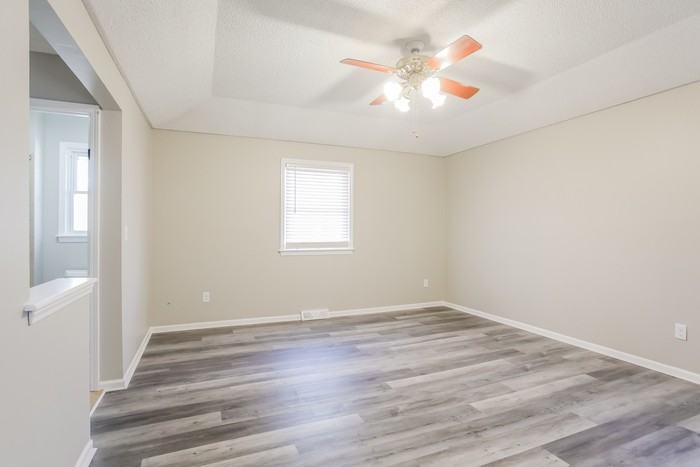 401 Se Westminister Rd - Photo 5 of 9