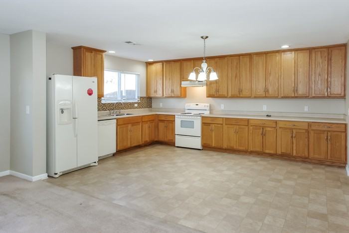 205 Whitestone Dr Ne - Photo 7 of 13